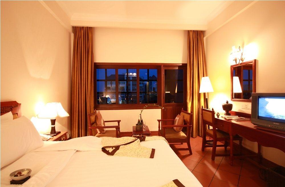 Apsara Holiday Hotel เสียมราฐ ภายนอก รูปภาพ